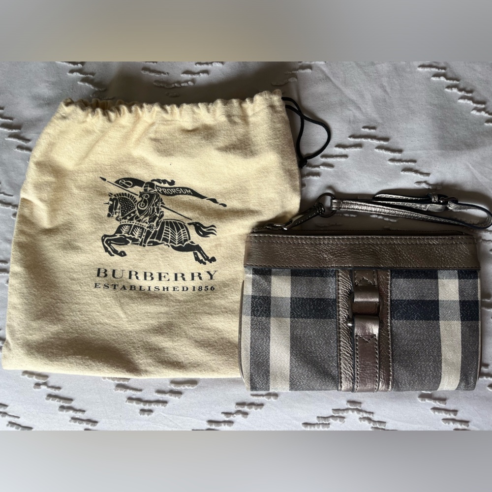 Burberry Silver/Grey wristlet